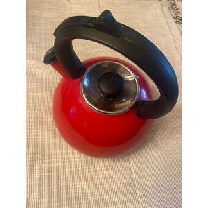 Circulon Red Tea Kettle 1.5 qt with Black Handle and Lid